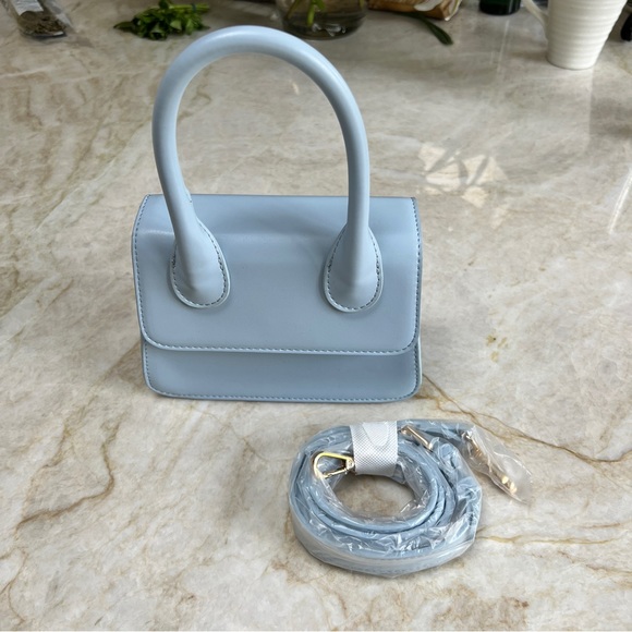 (SOLD) ABERCROMBIE & FITCH Micro Crossbody Bag - Picture 3 of 5